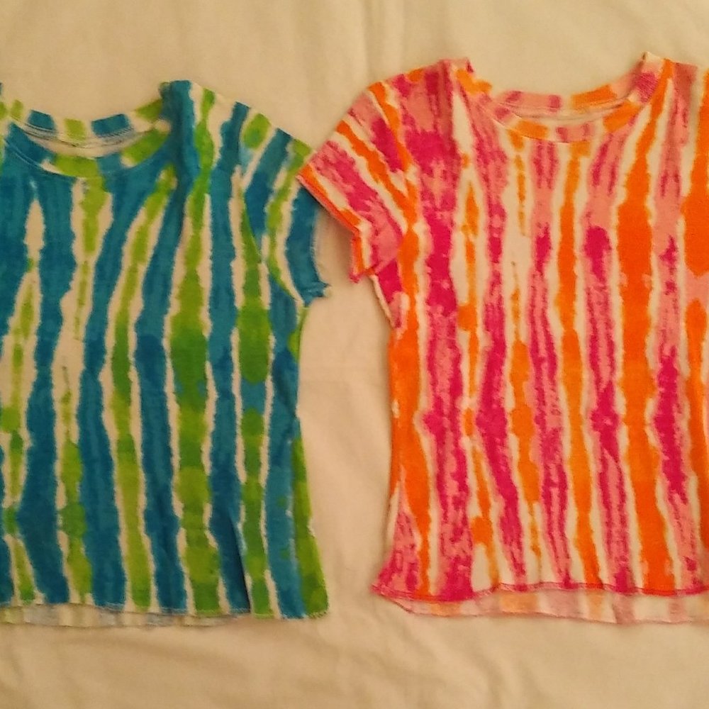 2 Kids Tie Dyed Short Sleeve Tees - Size M